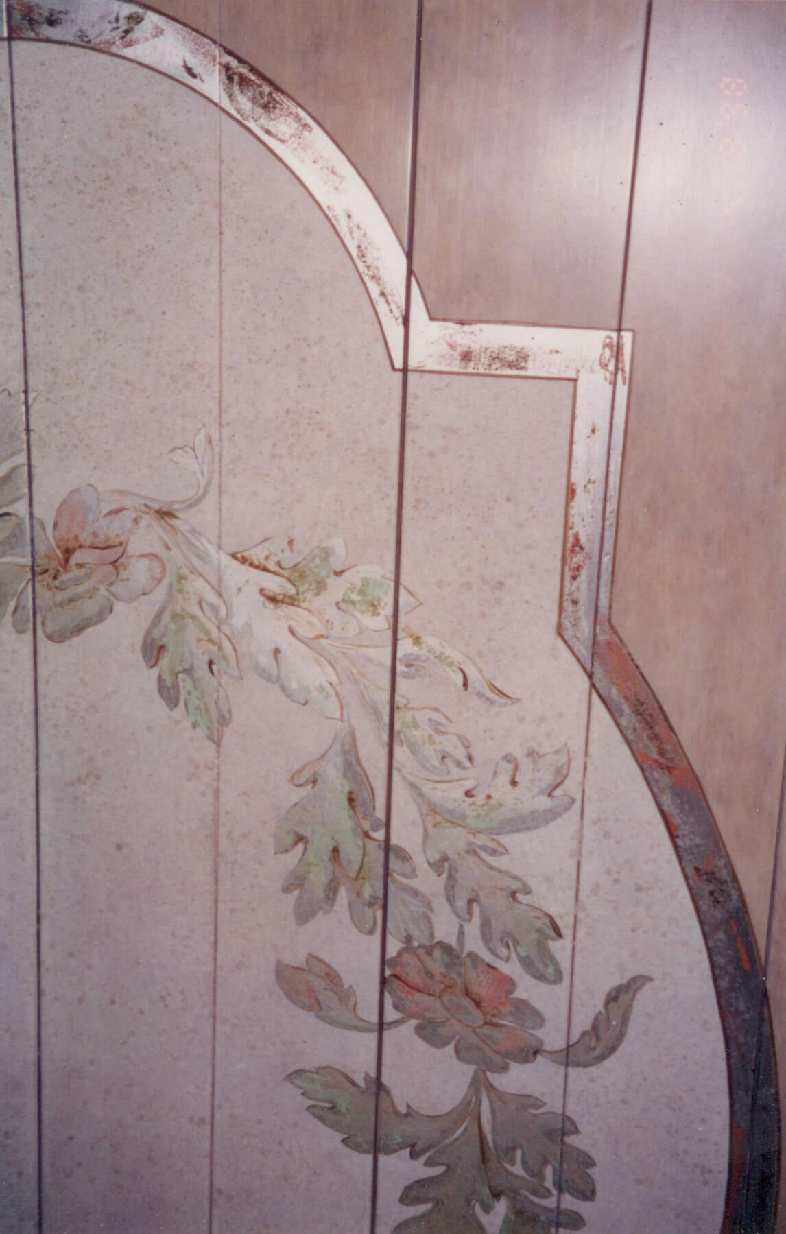 Distressed Chest - Authentic aged look